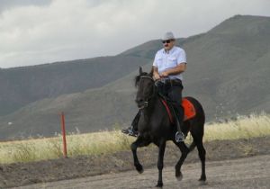 Karador Oltu'nun gururu oldu