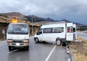 Pasinler'de trafik kazası: 1 ölü, 9 yaralı