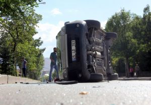 Otomobille kamyon çarpıştı: 6 yaralı