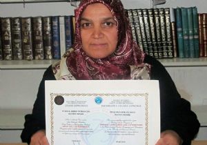 Başörtüsü yasağı kalktı, diplomasına kavuştu