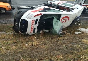 Hasta taşıyan ambulans kaza yaptı: 6 yaralı