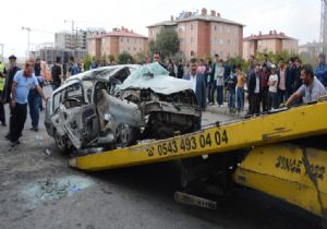 Otomobille otobüs çarpıştı: 22 yaralı