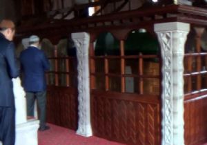 Akdağ Harakani Türbesini ziyaret etti 