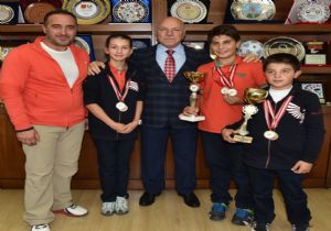 Şampiyonluk sevincini Sekmen'le paylaştılar