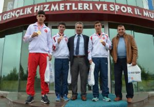 GHSİM şampiyon boksörleri ödüllendirdi
