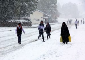 Doğu Anadolu güne karla uyandı 