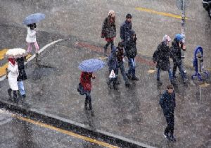 Erzurum'da kar iklimi başladı