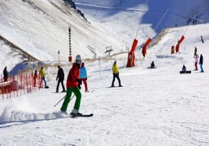 Palandöken kayakseverleri ağırlıyor