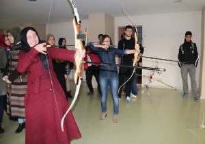 Yakutiyeli gençler okçulukta yarıştı