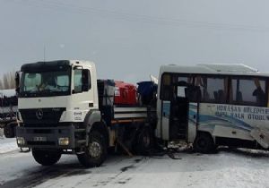 Halk otobüsü ile kamyon çarpıştı: 6 yaralı
