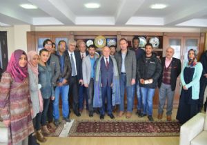 Sekmen'e Afgan Kaftanı hediyesi