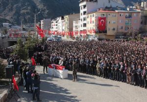 Dadaşlar şehidi tekbirle uğurladı