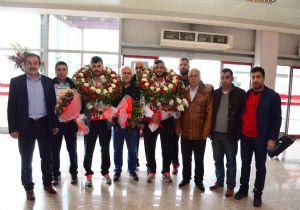Kotanoğlu ve Yazıcı'ya görkemli karşılama