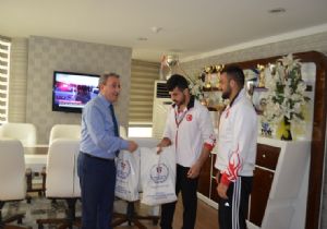 ‘Sizinle ne kadar övünsek azdır'