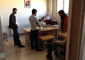 Özcan'dan genç çiftçilere teknik destek