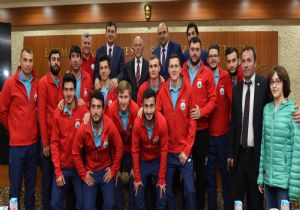 Sekmen, şampiyonları ağırladı