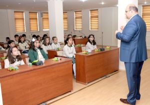 Orhan, belediyecilik dersi verdi
