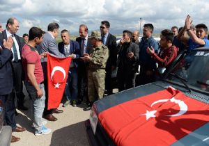 Altıparmak gençlerin coşkusunu paylaştı