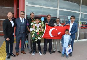 Sönmez Dünya 3'üncüsü oldu