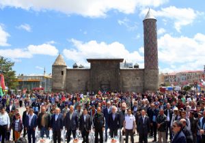 Büyükşehir 1207 çocuğu sevindirdi