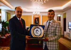 Çiçekli veda turunda