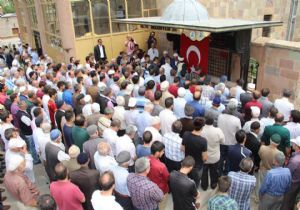 Oltu'da Demokrasi şehitlerine vefa