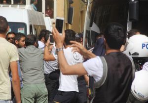 Polis vatandaşları yatıştırdı