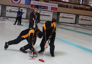20 takım curlingte yarıştı