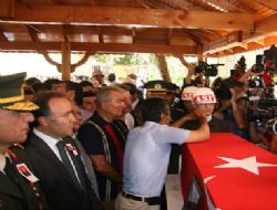 ‘Ağlama dayı güldürme onları' 