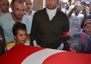 Şehit babasına el sallayarak veda etti 