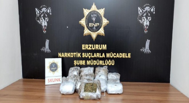 3 kilo 819 gram skunk ele geçirildi