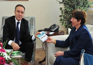 Kitap dostu Altıparmak Yazar Özeren'i ağırladı