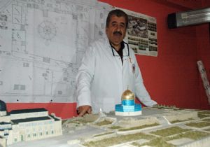 Üç kutsal mekanı minyatürleştirdi