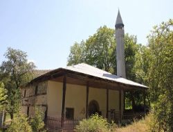 400 yıllık cami yardım bekliyor 