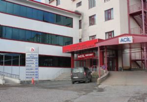 Yıktığı barakanın altında kaldı