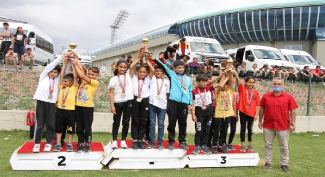 7 şehirden 100 atlet Erzurum'da yarıştı