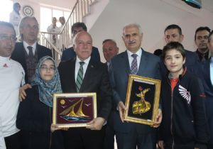 Küçük öğrencilerden büyük yardım