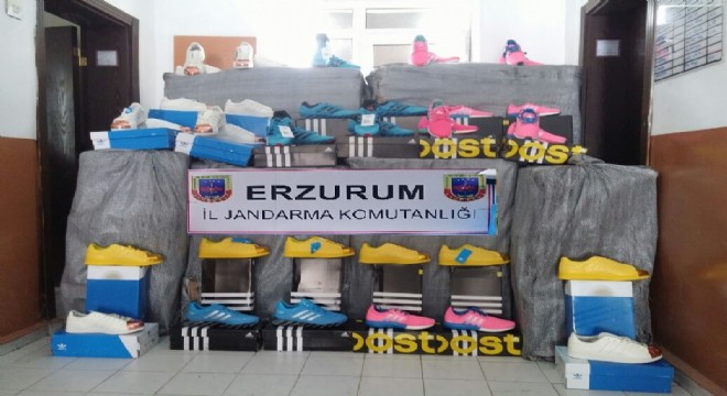 936 çift kaçak spor ayakkabısı ele geçirildi
