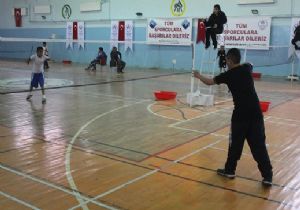 9 İl badmintonda yarıştı 