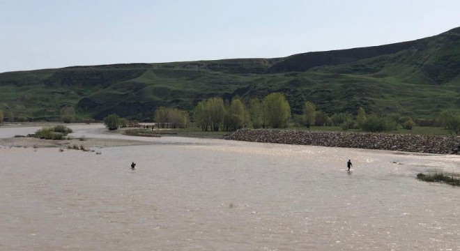 AFAD Aras Nehri'nde kayıp şahsı arıyor