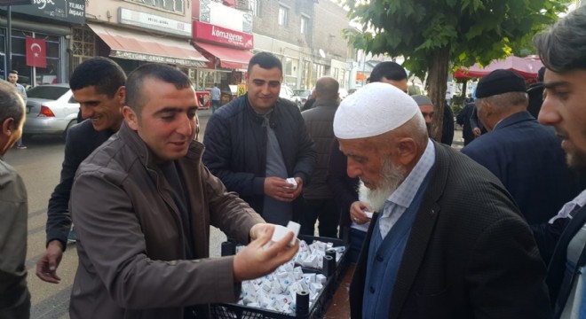 AK Gençlerden bayram ikramı