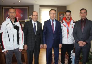 Altıparmak Şampiyon Karta'yı ödüllendirdi