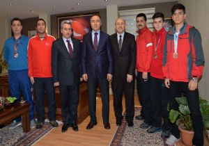 Altıparmak'tan başarıya övgü