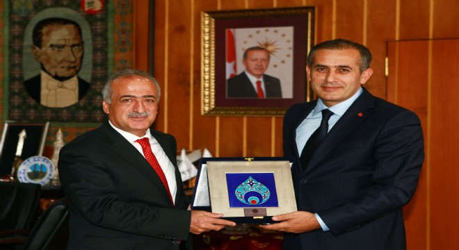 ATAÜNİ'de 300 bin mezun gururu