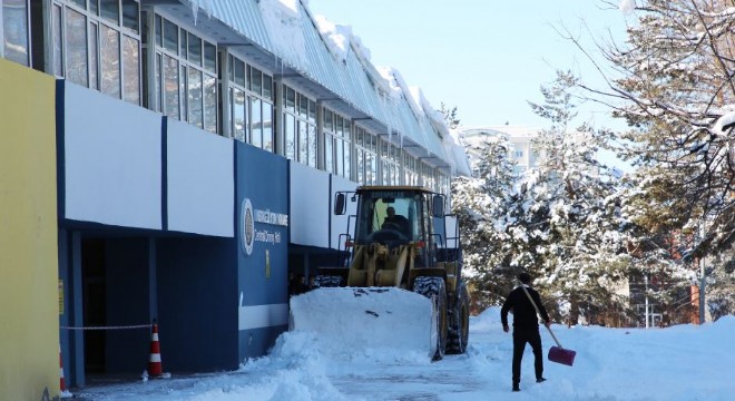 ATAUNİV'de karla mücadele seferberliği