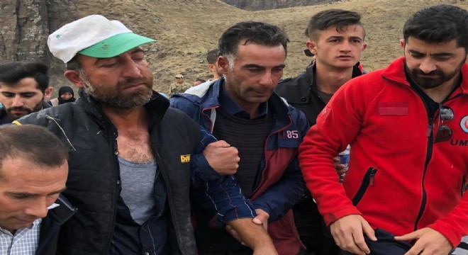 Acılı baba olay yerinde fenalaştı