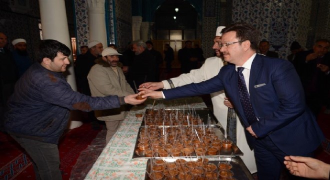 Afrin şehitleri için helva dağıtıldı