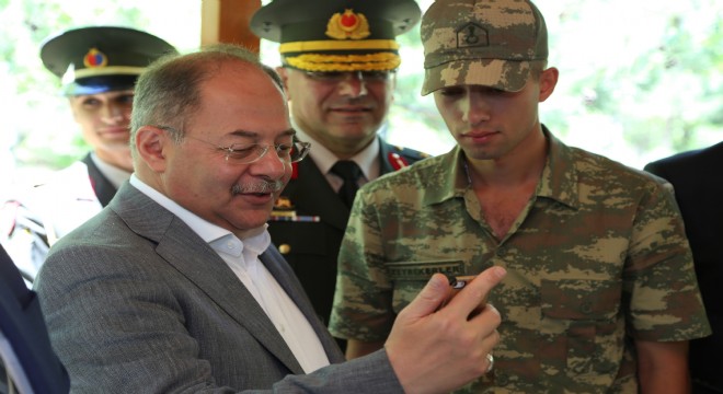 Akdağ'dan asker ailelerine sürpriz