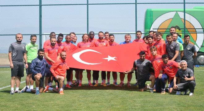 Alanyaspor Erzurum'da 15 Temmuz şehitlerini andı
