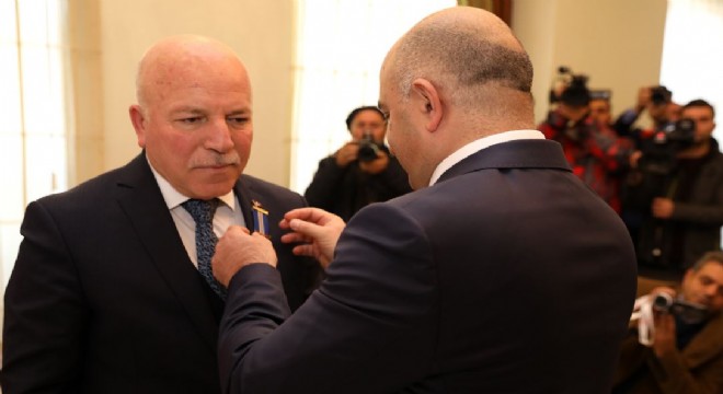 Aliyev'den Sekmen'e onur madalyası
